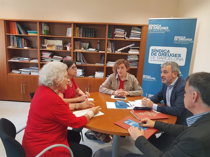 Jaume Collboni (PSC) reunido con la Síndica de Greuges de Barcelona, M.A.Vilà