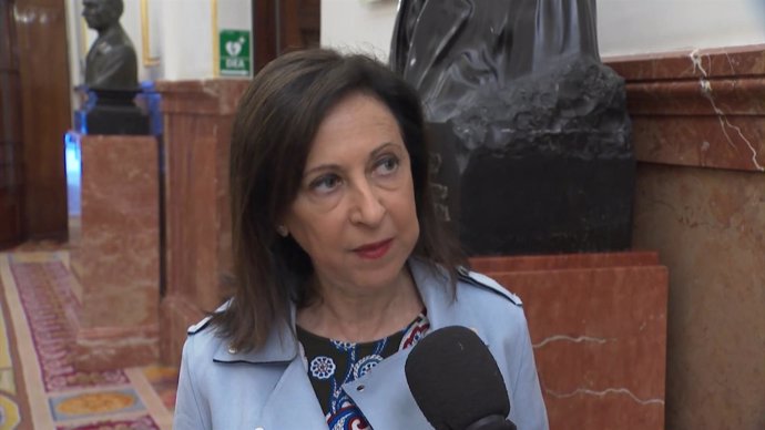 Margarita Robles en los pasillos del Congreso de los Diputados