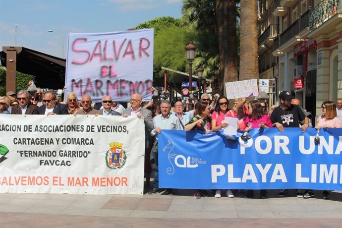 Imagen de los vecinos, durante la manifestación