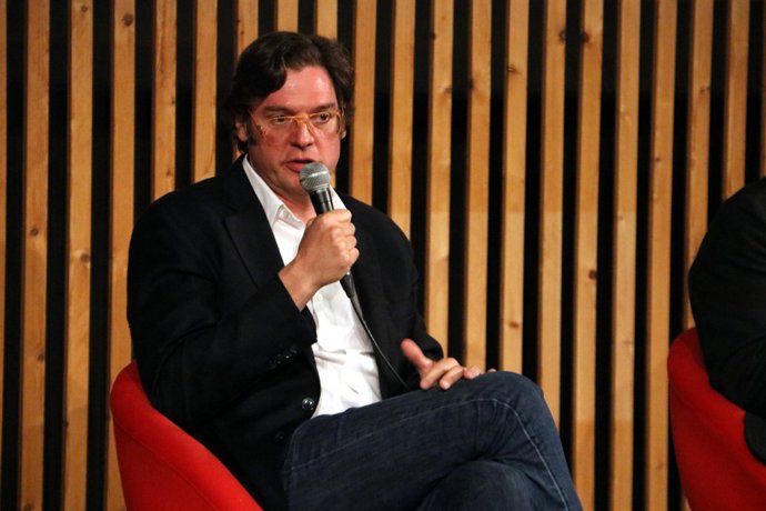 El director del documental 'Dos Catalunyes', Álvaro Longoria