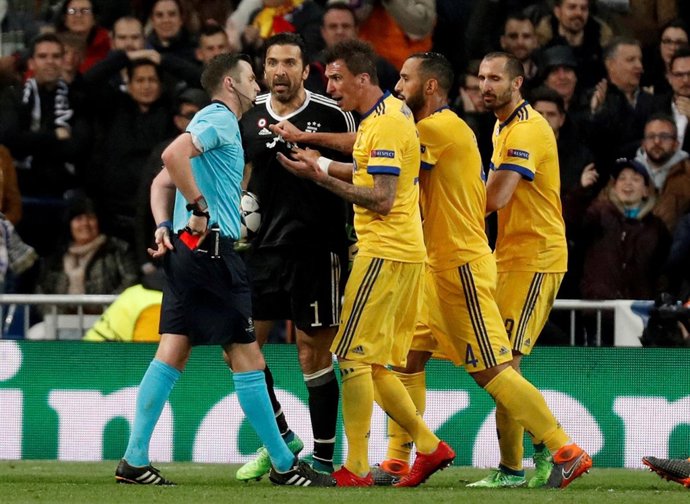 Michael Oliver árbitro Real Madrid Juventus Gianluigi Buffon