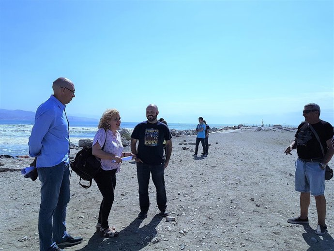 Eduardo Zorrilla y Reme Ramos en la Playa 