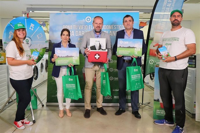 Algar (centro), en la presentación de la campaña