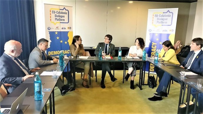  Carles Puigdemont es reuneix amb eurodiputats