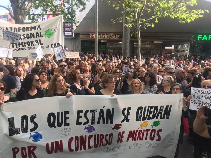 Concentración de interinos frente a la Asamblea de Madrid