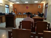 La fiscal da "plena credibilidad" al testimonio de la menor y mantiene la acusación contra el joven juzgado por abusos