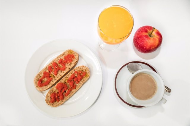 Cort informa a cerca de 2.000 alumnos de Palma sobre la importancia de un desayuno saludable