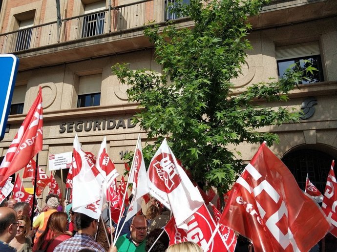 Manifetación de UGT y CCOO en Cáceres