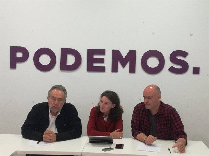 Rueda de prensa de el diputado Pedro Arrojo y la portavoz de VALC, María Oliver