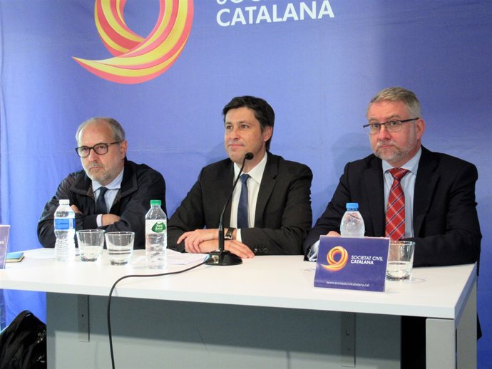 M.Miró, J.Rosiñol (SCC) R.de Veciana (Advocats Catalans per la Constitució)