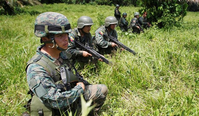 Militares de Ecuador en la frontera con Colombia