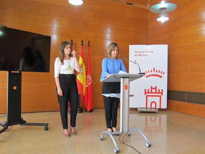 Conchita Ruiz y Rebeca Pérez