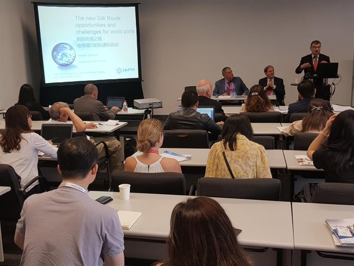 Santiago Garcia-Milà (Puerto de Barcelona) en la conferencia de Intermed