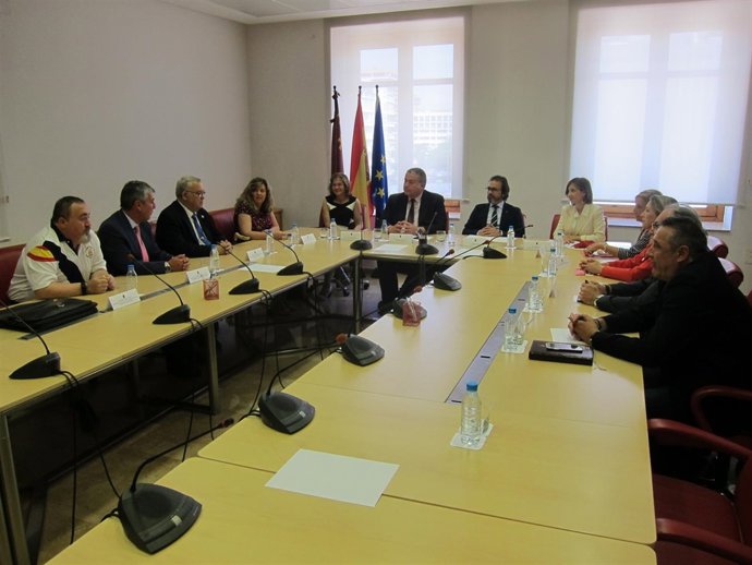 Ramos, Bernabé y Rivera durante su encuentro con las víctimas del terrorismo