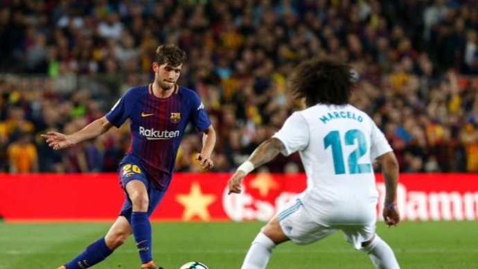 Sergi Roberto (Barcelona) y Marcelo (Real Madrid) en el Clásico