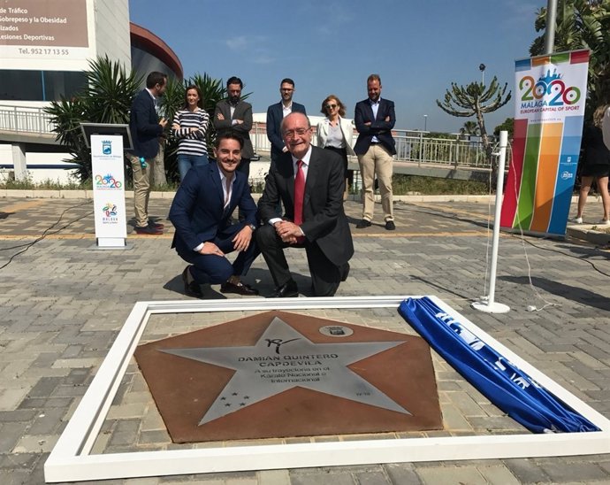 Damián Quintero con el alcalde Francisco de la Torre