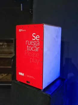 Cajón solidario MIMMA música arte cultura tocar instrumento flamenco museo