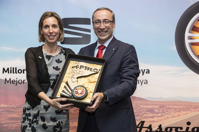 La directora d'Indústria Àngels Chacón i el pres. De Seat Espanya Mikel Palomera