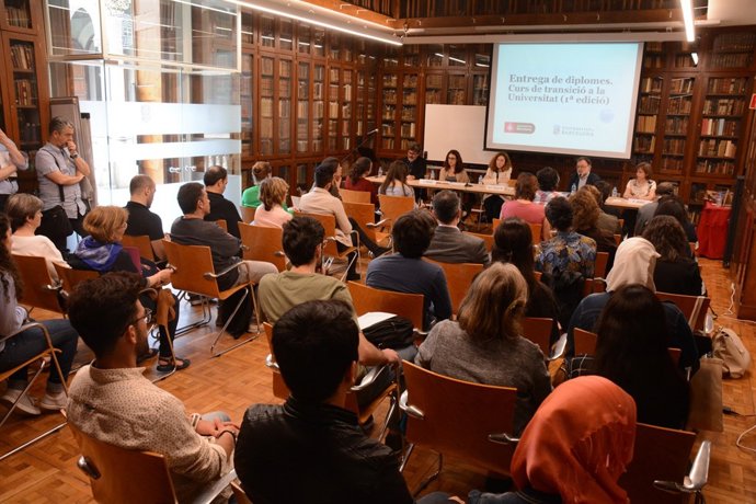Entrega de diplomes del primer curs de la UB para estudiants en zona conflicte