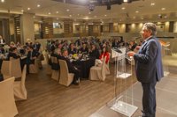 Revilla resume las obras de Fomento en "dos curvas subiendo a Potes anunciadas 50 veces"