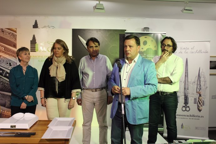 El alcalde anuncia que Albacete será capital mundial de la cuchillería