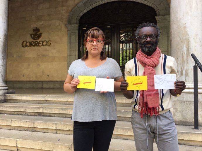 Busquets y Balboa envían postales a los presos políticos catalanes