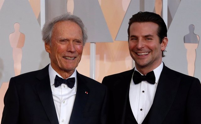 Clint Eastwood y  Bradley Cooper
