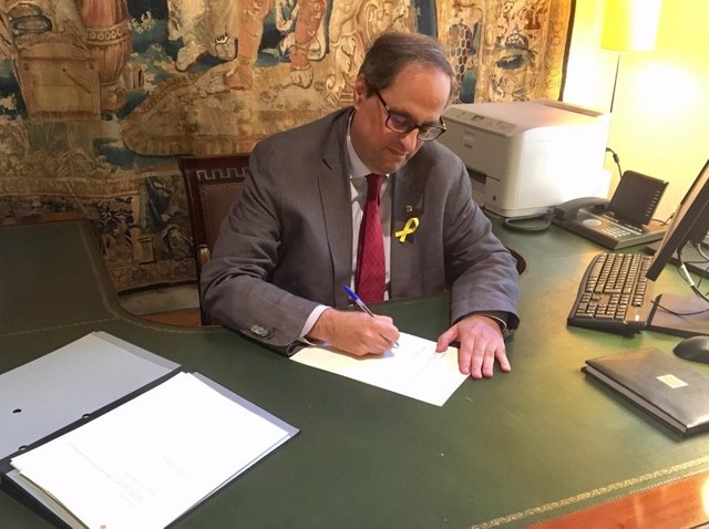 El president Quim Torra signa el decret per nomenar el Consell Executiu