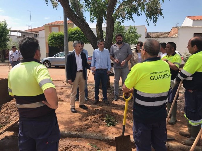 Navarro, durante su visita a Guareña