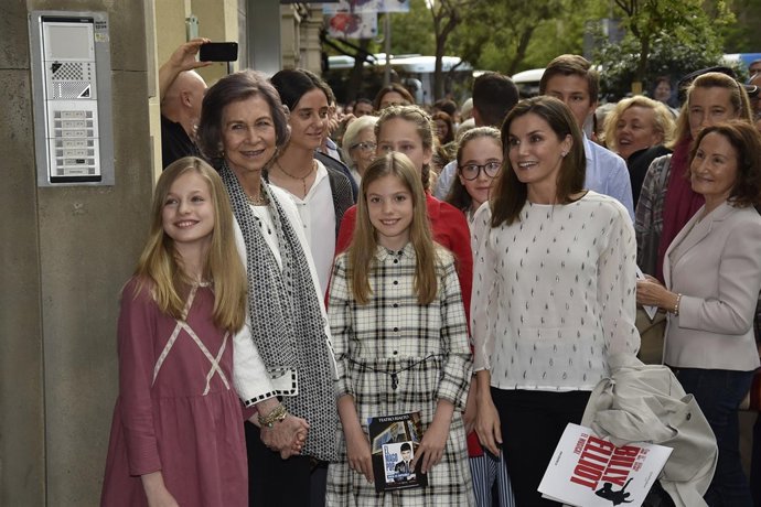 La Reina Letizia y Doña Sofía junto a Leonor y la infanta Sofía