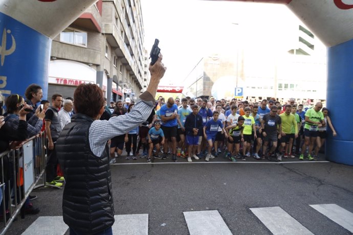 Casi 5.400 corredores participan en la Carrera Popular Ibercaja.