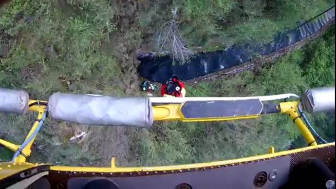 Evacuación de senderistas en la canal de Reñiuevo (Urdón)