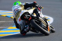 Albert Arenas estrena triunfo en Le Mans en una carrera loca en Moto3