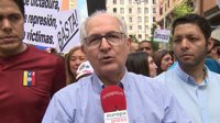 Ledezma encabeza la protesta en Madrid contra la "farsa electoral" en Venezuela