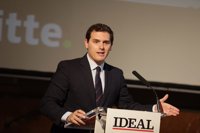 Rivera cree que el chalé desgastará "mucho" a Iglesias y ve la consulta a las bases como "una competición populista"