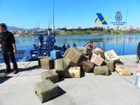 Zoido promete "refuerzos constantes" en el Campo de Gibraltar para acabar con "toda la trama de narcotraficantes"