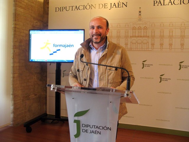 Mauel Hueso presentando Form@ Jaén