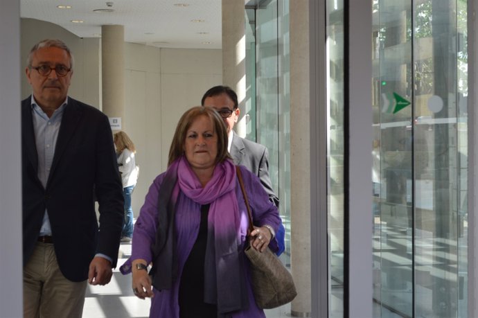 Ramona Barrufet sortint de l'edifici dels jutjats de Lleida