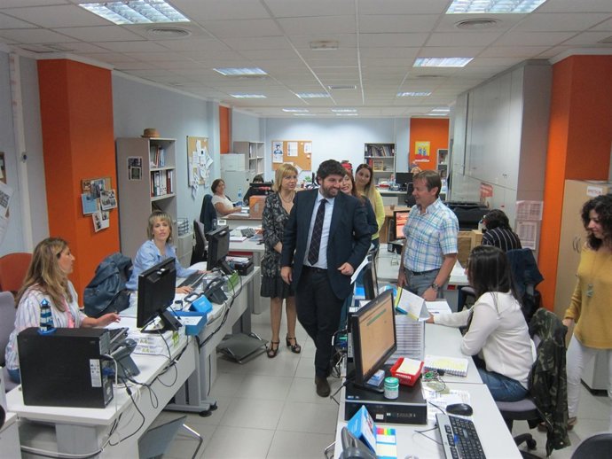  López Miras Visita Las Instalaciones De La Fundación Secretariado Gitano