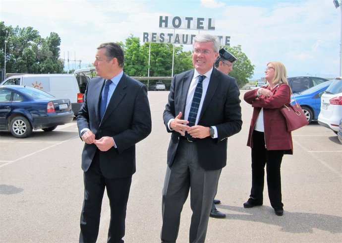 Antonio Sanz (d), junto a José Enrique Fernández de Moya.