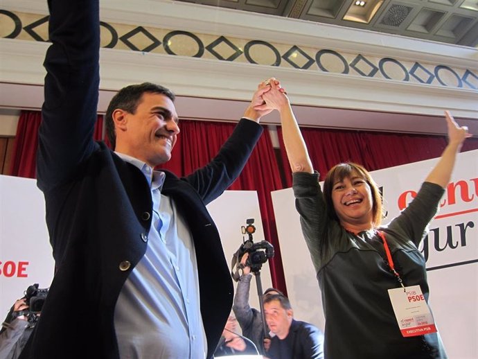 Francina Armengol y Pedro Sánchez en la campaña de 2015 (archivo)