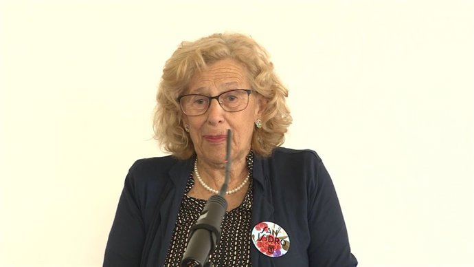 Manuela Carmena en la firma del convenio de realojo 