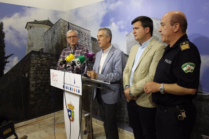 El alcalde de Lucena interviene en la rueda de prensa
