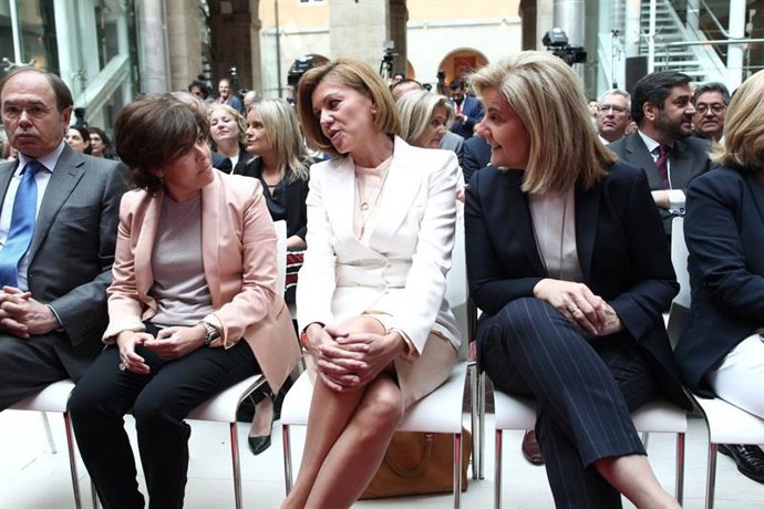 Cospedal, Sáenz de Santamaría y Bañez en la investidura de Ángel Garrido