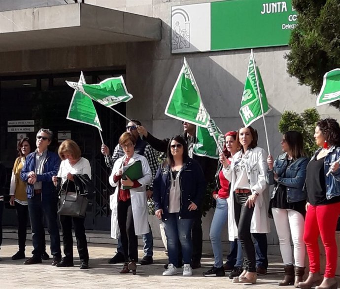 Concentración por el retraso en las resoluciones de oposiciones del SAS