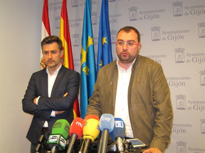 ADRIÁN BARBÓN (FSA) Y JOSÉ MARÍA PÉREZ  (PSOE GIJÓN)                           