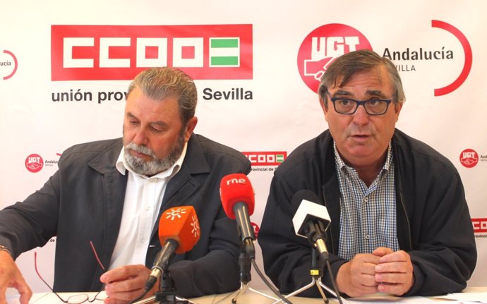 Juan Bautista Ginés (UGT) y Alfonso Vidán (CCOO), en la rueda de prensa