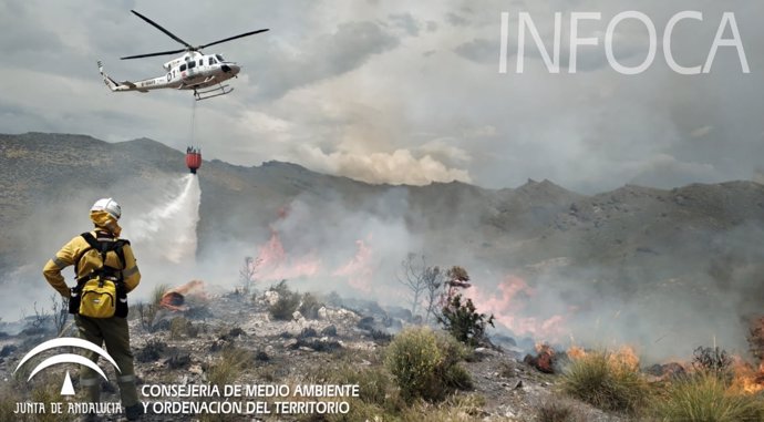 Extinción de un incendio en Tabernas