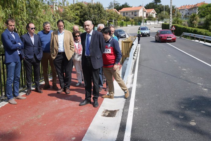 Mazón inaugura la reforma del paseo y la calzada en Loredo