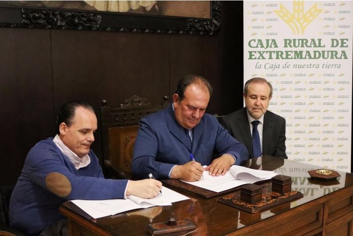 Caja Rural firma un convenio con la Fundación Primera Fila